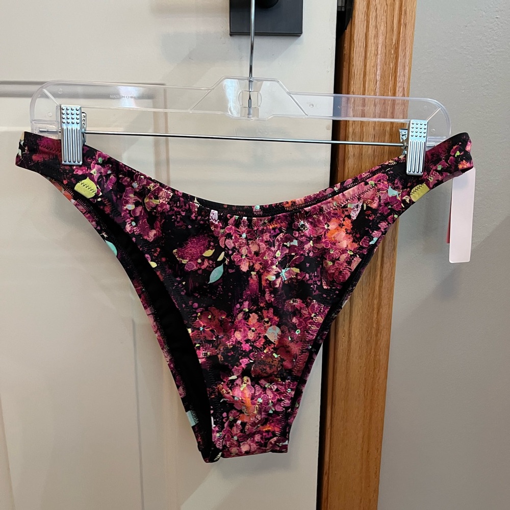 New Victoria’s Secret cheeky bikini black floral swim suit bottom. Size XL